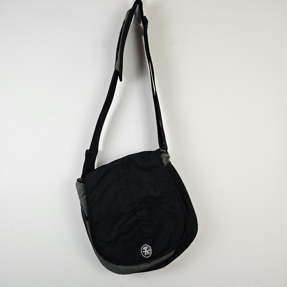 Crumpler The Luncheon Laptop Messenger Crossbody Bag - Black w/ grey - Picture 1 of 10